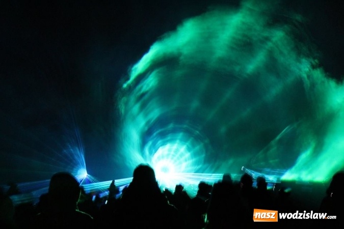 Zdjęcie w galerii na portalu naszwodzislaw.com: Pokaz laserowy zamiast fajerwerków. Tak świętowali w Radlinie wiadomości z regionu