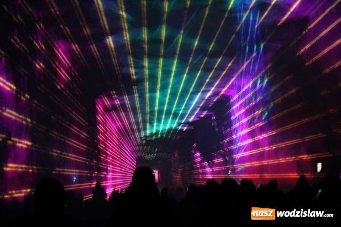 Zdjęcie w galerii na portalu naszwodzislaw.com: Pokaz laserowy zamiast fajerwerków. Tak świętowali w Radlinie wiadomości z regionu