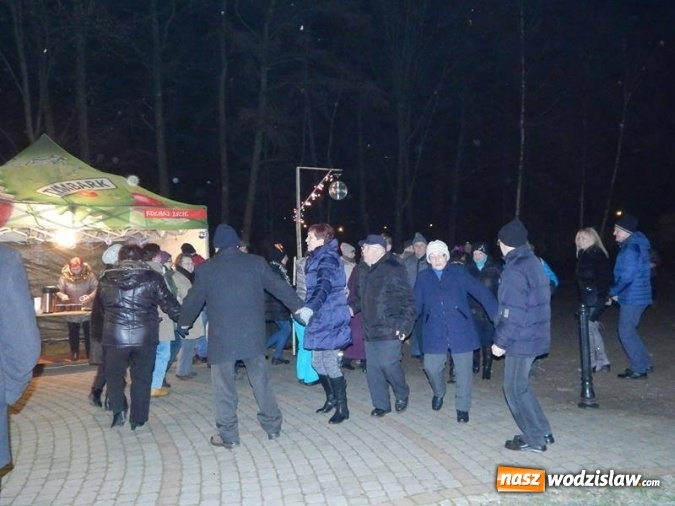 Zdjęcie w galerii na portalu naszwodzislaw.com: Sylwester pod chmurką. Tak bawili się w Mszanie i Połomi wiadomości z regionu