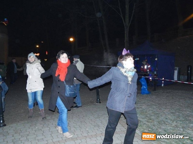 Zdjęcie w galerii na portalu naszwodzislaw.com: Sylwester pod chmurką. Tak bawili się w Mszanie i Połomi wiadomości z regionu