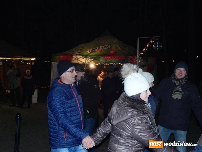 Zdjęcie w galerii na portalu naszwodzislaw.com: Sylwester pod chmurką. Tak bawili się w Mszanie i Połomi wiadomości z regionu