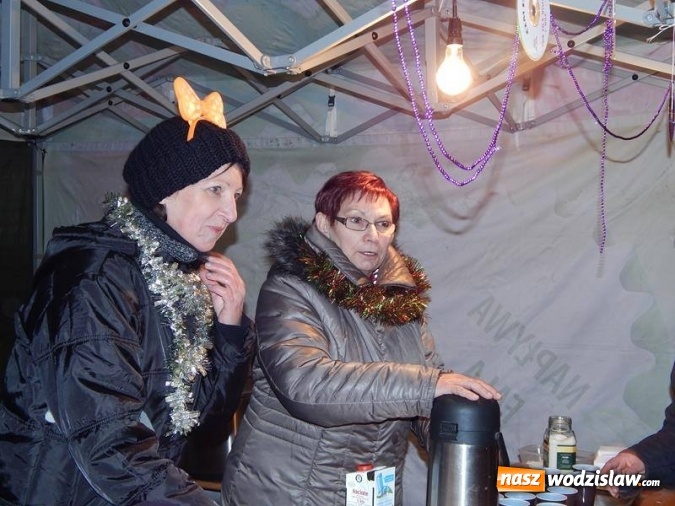 Zdjęcie w galerii na portalu naszwodzislaw.com: Sylwester pod chmurką. Tak bawili się w Mszanie i Połomi wiadomości z regionu