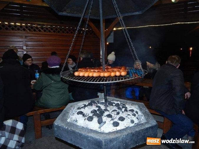 Zdjęcie w galerii na portalu naszwodzislaw.com: Sylwester pod chmurką. Tak bawili się w Mszanie i Połomi wiadomości z regionu