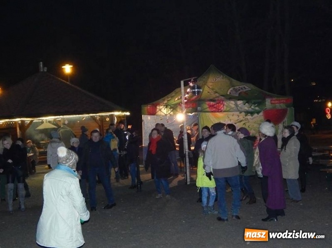 Zdjęcie w galerii na portalu naszwodzislaw.com: Sylwester pod chmurką. Tak bawili się w Mszanie i Połomi wiadomości z regionu