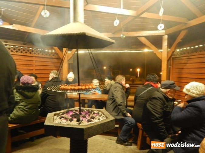 Zdjęcie w galerii na portalu naszwodzislaw.com: Sylwester pod chmurką. Tak bawili się w Mszanie i Połomi wiadomości z regionu