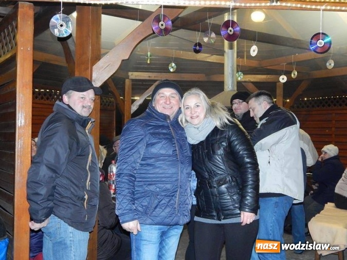 Zdjęcie w galerii na portalu naszwodzislaw.com: Sylwester pod chmurką. Tak bawili się w Mszanie i Połomi wiadomości z regionu