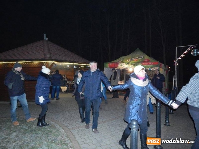 Zdjęcie w galerii na portalu naszwodzislaw.com: Sylwester pod chmurką. Tak bawili się w Mszanie i Połomi wiadomości z regionu