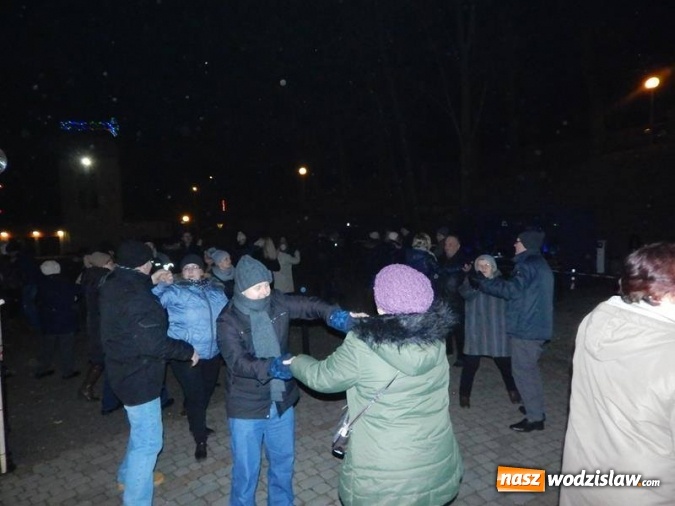 Zdjęcie w galerii na portalu naszwodzislaw.com: Sylwester pod chmurką. Tak bawili się w Mszanie i Połomi wiadomości z regionu