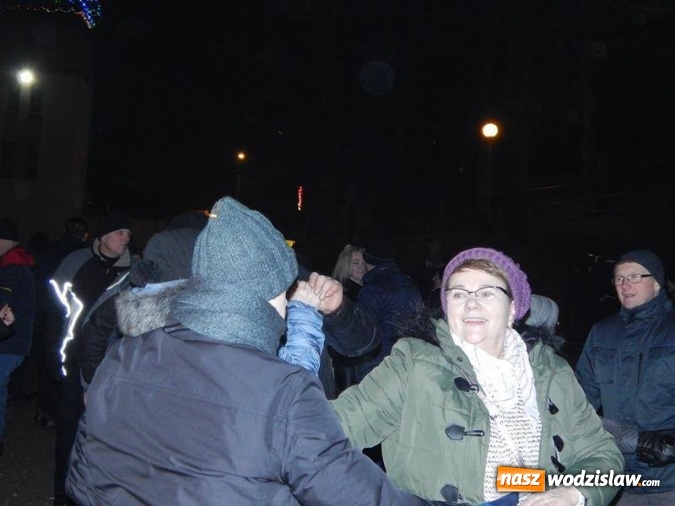 Zdjęcie w galerii na portalu naszwodzislaw.com: Sylwester pod chmurką. Tak bawili się w Mszanie i Połomi wiadomości z regionu