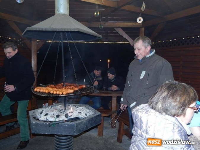 Zdjęcie w galerii na portalu naszwodzislaw.com: Sylwester pod chmurką. Tak bawili się w Mszanie i Połomi wiadomości z regionu