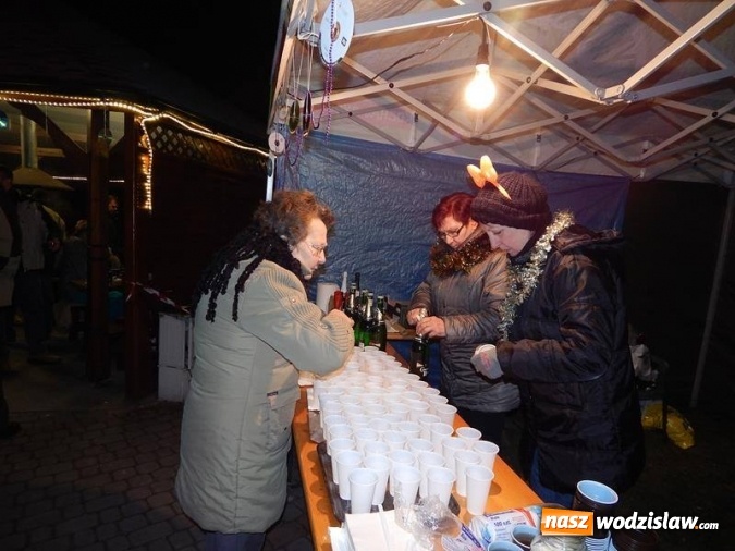 Zdjęcie w galerii na portalu naszwodzislaw.com: Sylwester pod chmurką. Tak bawili się w Mszanie i Połomi wiadomości z regionu