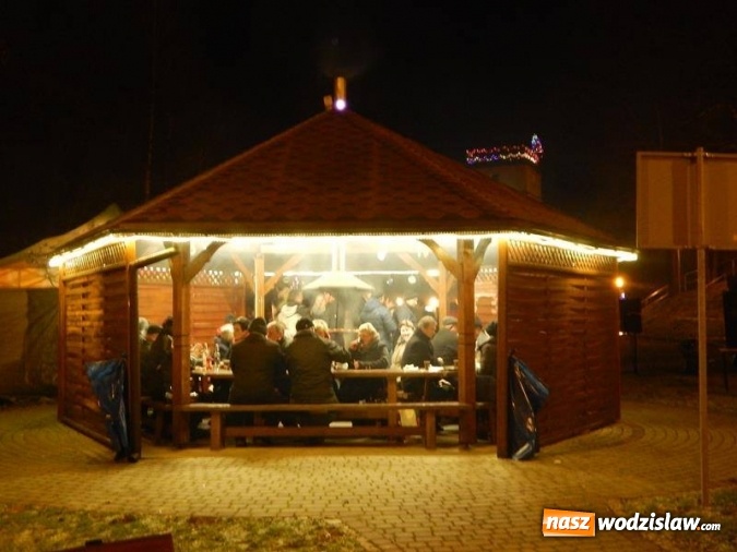 Zdjęcie w galerii na portalu naszwodzislaw.com: Sylwester pod chmurką. Tak bawili się w Mszanie i Połomi wiadomości z regionu