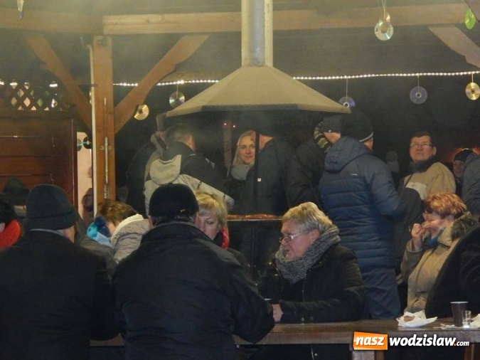 Zdjęcie w galerii na portalu naszwodzislaw.com: Sylwester pod chmurką. Tak bawili się w Mszanie i Połomi wiadomości z regionu