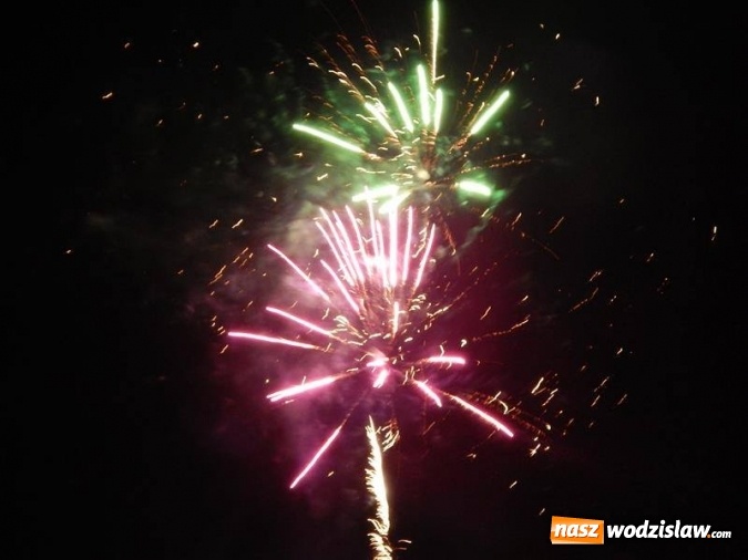 Zdjęcie w galerii na portalu naszwodzislaw.com: Sylwester pod chmurką. Tak bawili się w Mszanie i Połomi wiadomości z regionu
