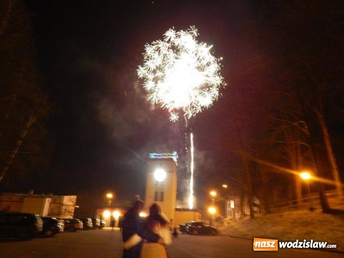 Zdjęcie w galerii na portalu naszwodzislaw.com: Sylwester pod chmurką. Tak bawili się w Mszanie i Połomi wiadomości z regionu