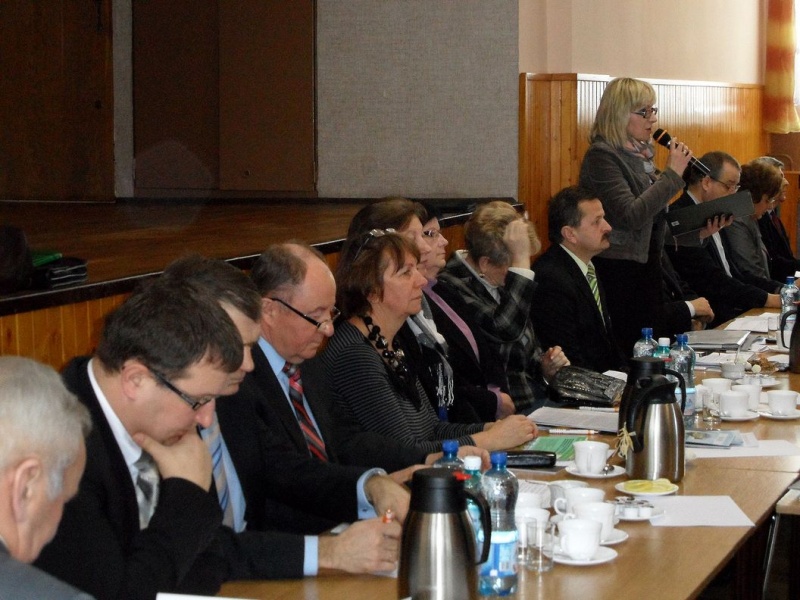 Zdjęcie w galerii na portalu naszwodzislaw.com: Starosta Skatuła gościł u rolników wiadomości z regionu