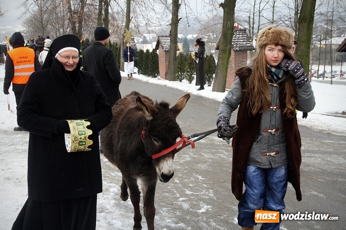 Zdjęcie w galerii na portalu naszwodzislaw.com: To już się stało tradycją. Orszak Trzech Króli przeszedł przez Turzę Śląską  wiadomości z regionu