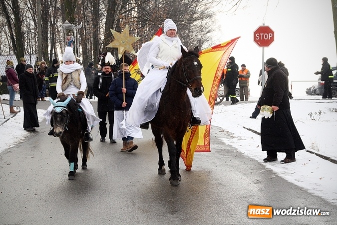 Zdjęcie w galerii na portalu naszwodzislaw.com: To już się stało tradycją. Orszak Trzech Króli przeszedł przez Turzę Śląską  wiadomości z regionu