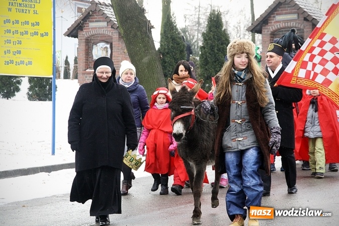 Zdjęcie w galerii na portalu naszwodzislaw.com: To już się stało tradycją. Orszak Trzech Króli przeszedł przez Turzę Śląską  wiadomości z regionu