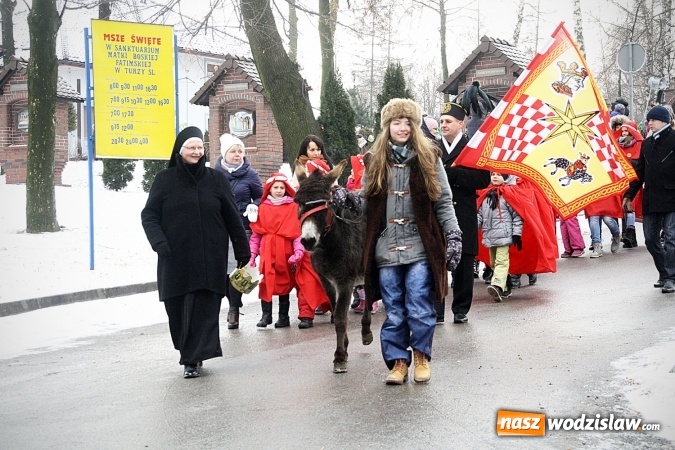Zdjęcie w galerii na portalu naszwodzislaw.com: To już się stało tradycją. Orszak Trzech Króli przeszedł przez Turzę Śląską  wiadomości z regionu