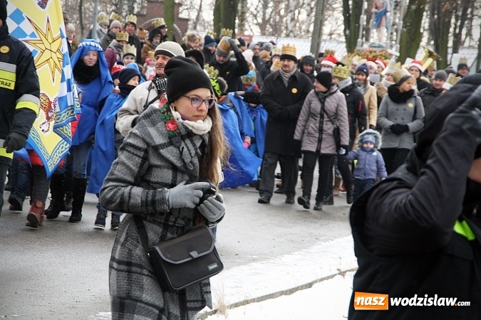 Zdjęcie w galerii na portalu naszwodzislaw.com: To już się stało tradycją. Orszak Trzech Króli przeszedł przez Turzę Śląską  wiadomości z regionu