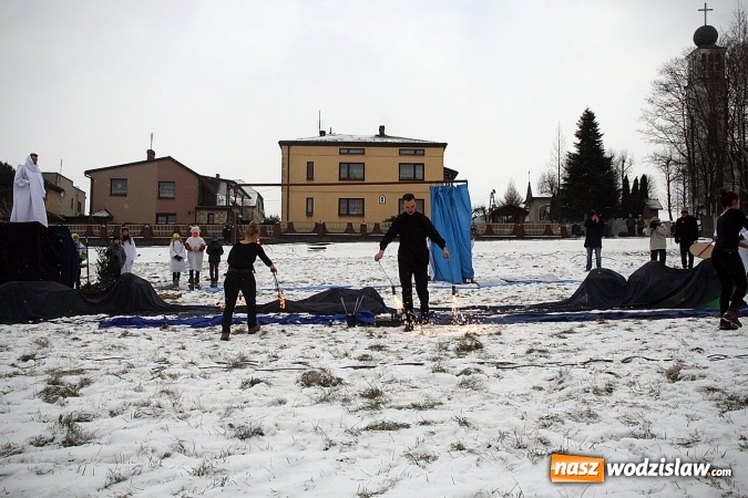 Zdjęcie w galerii na portalu naszwodzislaw.com: To już się stało tradycją. Orszak Trzech Króli przeszedł przez Turzę Śląską  wiadomości z regionu