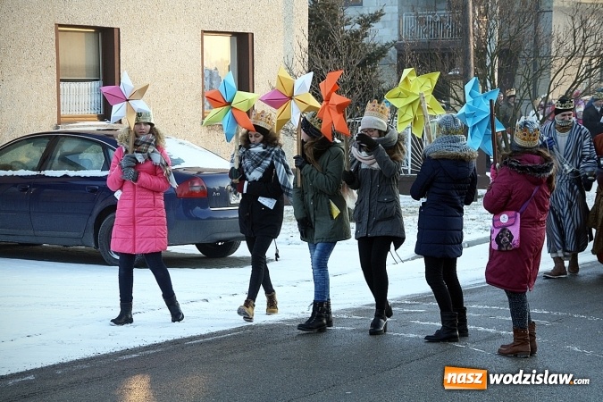 Zdjęcie w galerii na portalu naszwodzislaw.com: Orszak Trzech Kr&oacute;li dotarł do Bluszczowa wiadomości z regionu