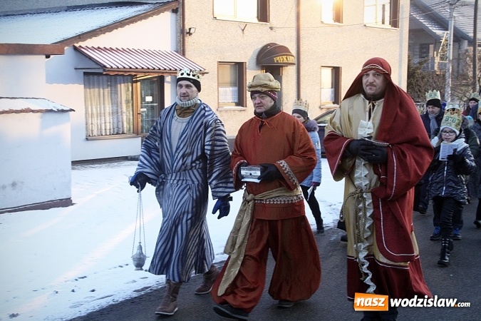 Zdjęcie w galerii na portalu naszwodzislaw.com: Orszak Trzech Kr&oacute;li dotarł do Bluszczowa wiadomości z regionu