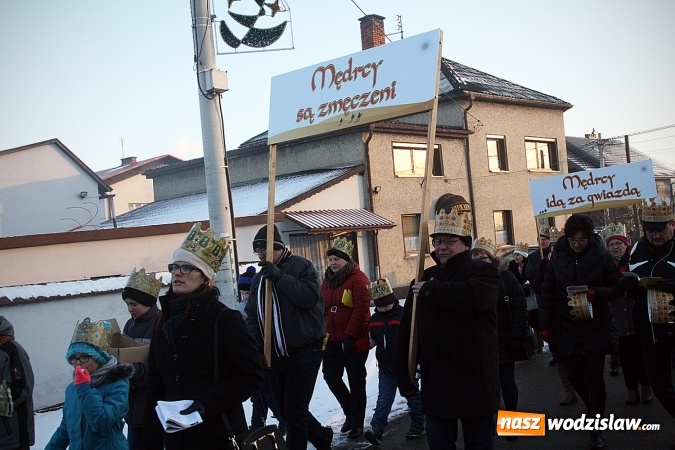 Zdjęcie w galerii na portalu naszwodzislaw.com: Orszak Trzech Kr&oacute;li dotarł do Bluszczowa wiadomości z regionu