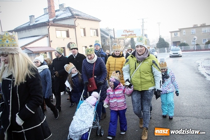 Zdjęcie w galerii na portalu naszwodzislaw.com: Orszak Trzech Kr&oacute;li dotarł do Bluszczowa wiadomości z regionu