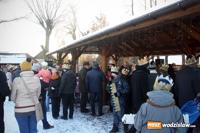 Zdjęcie w galerii na portalu naszwodzislaw.com: Orszak Trzech Kr&oacute;li dotarł do Bluszczowa wiadomości z regionu