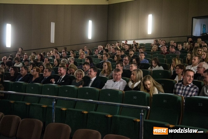 Zdjęcie w galerii na portalu naszwodzislaw.com: Razem we wspólnym celu. Koncert charytatywny w RCK  wiadomości z regionu