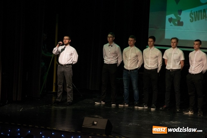 Zdjęcie w galerii na portalu naszwodzislaw.com: Razem we wspólnym celu. Koncert charytatywny w RCK  wiadomości z regionu