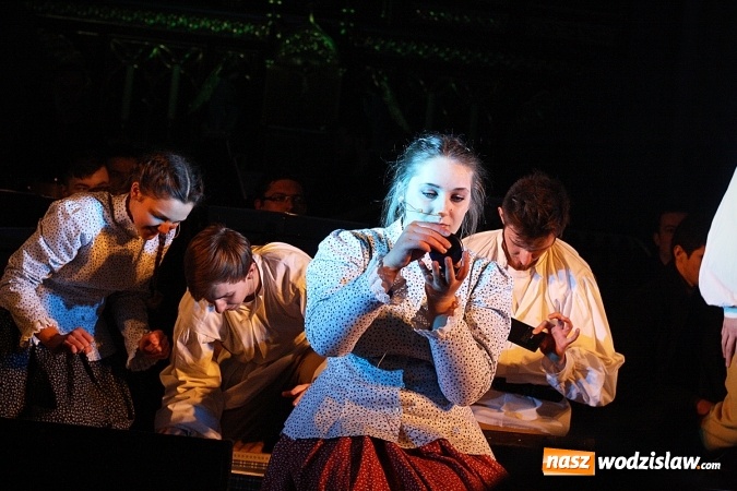 Zdjęcie w galerii na portalu naszwodzislaw.com: Kolędowanie przeplatane kr&oacute;tkimi występami teatralnymi. Wodzisław Śląski rozpoczął świętowanie 760-lecia wiadomości z regionu