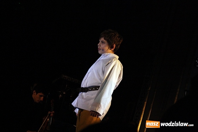 Zdjęcie w galerii na portalu naszwodzislaw.com: Kolędowanie przeplatane kr&oacute;tkimi występami teatralnymi. Wodzisław Śląski rozpoczął świętowanie 760-lecia wiadomości z regionu