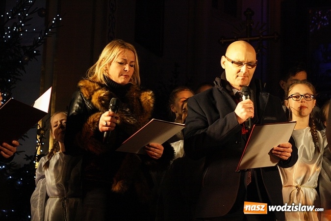 Zdjęcie w galerii na portalu naszwodzislaw.com: Kolędowanie przeplatane kr&oacute;tkimi występami teatralnymi. Wodzisław Śląski rozpoczął świętowanie 760-lecia wiadomości z regionu