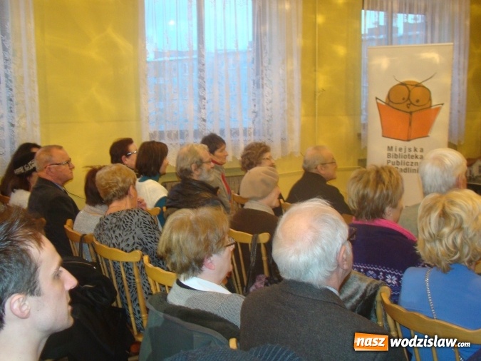 Zdjęcie w galerii na portalu naszwodzislaw.com: Tłumy na spotkaniu z Ojcem Knabitem  wiadomości z regionu