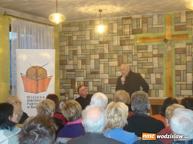 Zdjęcie w galerii na portalu naszwodzislaw.com: Tłumy na spotkaniu z Ojcem Knabitem  wiadomości z regionu