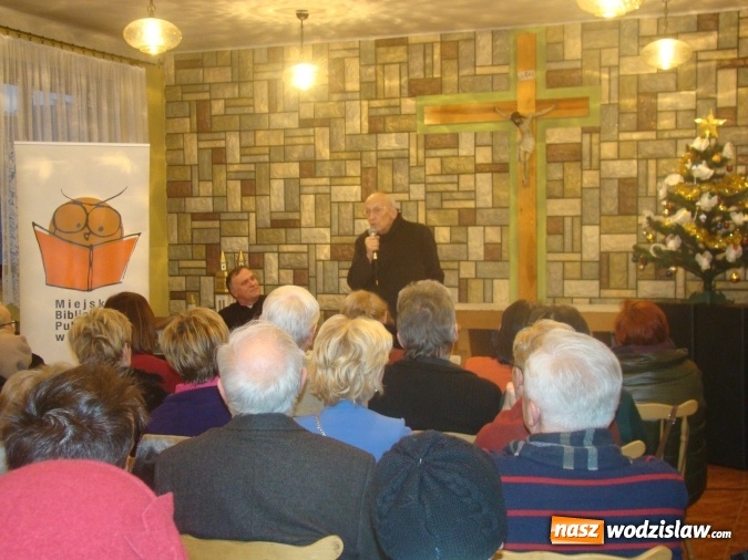 Zdjęcie w galerii na portalu naszwodzislaw.com: Tłumy na spotkaniu z Ojcem Knabitem  wiadomości z regionu