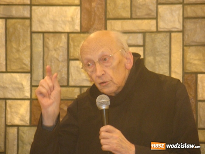 Zdjęcie w galerii na portalu naszwodzislaw.com: Tłumy na spotkaniu z Ojcem Knabitem  wiadomości z regionu