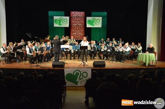 Zdjęcie w galerii na portalu naszwodzislaw.com: Koncert Noworoczny w Radlinie przyciągnął tłumy mieszkańców  wiadomości z regionu