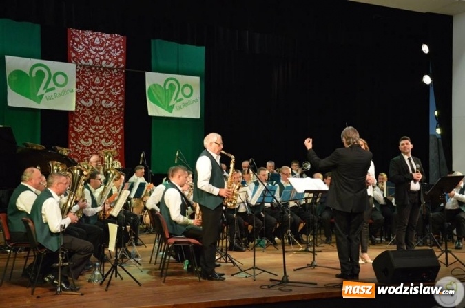 Zdjęcie w galerii na portalu naszwodzislaw.com: Koncert Noworoczny w Radlinie przyciągnął tłumy mieszkańców  wiadomości z regionu