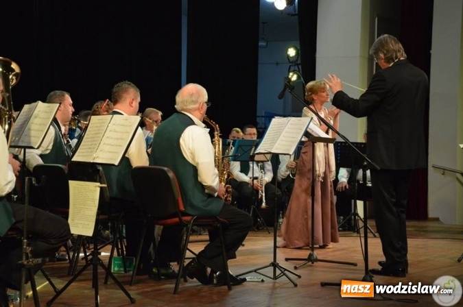 Zdjęcie w galerii na portalu naszwodzislaw.com: Koncert Noworoczny w Radlinie przyciągnął tłumy mieszkańców  wiadomości z regionu