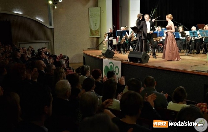 Zdjęcie w galerii na portalu naszwodzislaw.com: Koncert Noworoczny w Radlinie przyciągnął tłumy mieszkańców  wiadomości z regionu