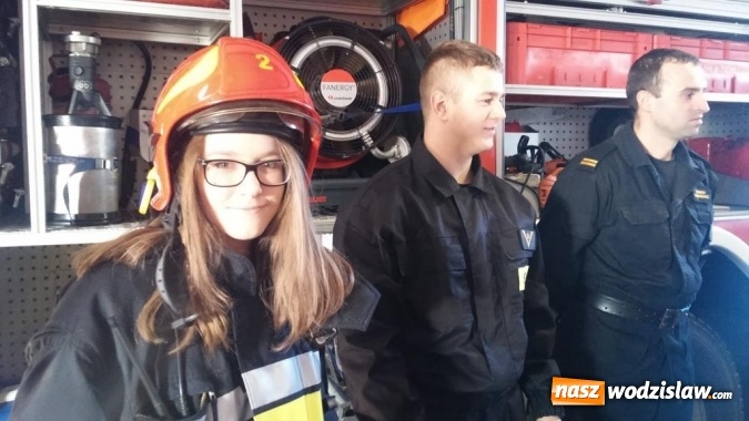 Zdjęcie w galerii na portalu naszwodzislaw.com: Pierwsza pomoc - i ty możesz ratować. Uczniowie I LO wraz z wodzisławskimi strażakami we wspólnym projekcie wiadomości z regionu