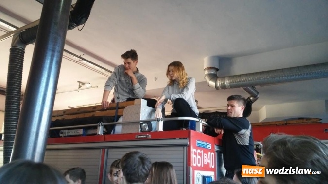 Zdjęcie w galerii na portalu naszwodzislaw.com: Pierwsza pomoc - i ty możesz ratować. Uczniowie I LO wraz z wodzisławskimi strażakami we wspólnym projekcie wiadomości z regionu