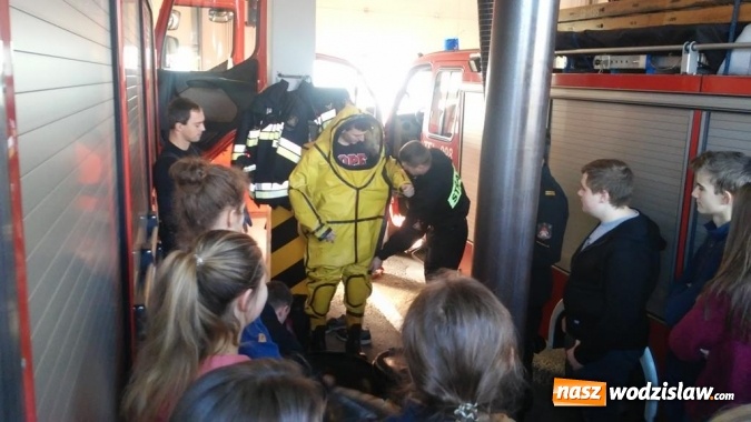 Zdjęcie w galerii na portalu naszwodzislaw.com: Pierwsza pomoc - i ty możesz ratować. Uczniowie I LO wraz z wodzisławskimi strażakami we wspólnym projekcie wiadomości z regionu