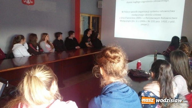 Zdjęcie w galerii na portalu naszwodzislaw.com: Pierwsza pomoc - i ty możesz ratować. Uczniowie I LO wraz z wodzisławskimi strażakami we wspólnym projekcie wiadomości z regionu