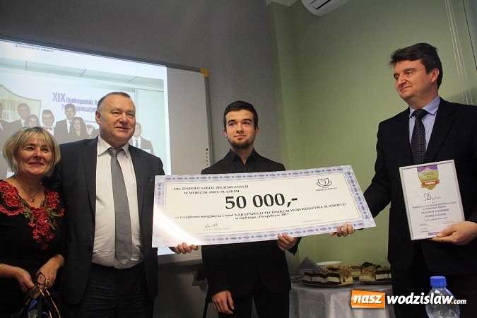 Zdjęcie w galerii na portalu naszwodzislaw.com: 50 tys. złotych dla Zespołu Szk&oacute;ł Technicznych w Wodzisławiu Śląskim. Powiat nagrodził plac&oacute;wkę wiadomości z regionu