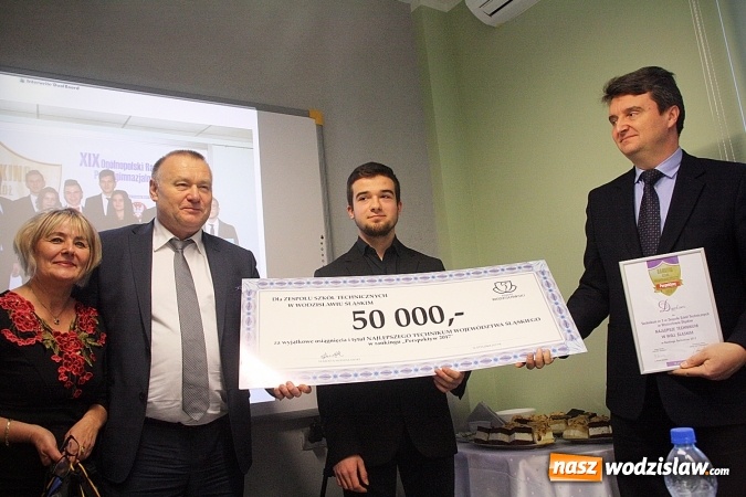 Zdjęcie w galerii na portalu naszwodzislaw.com: 50 tys. złotych dla Zespołu Szk&oacute;ł Technicznych w Wodzisławiu Śląskim. Powiat nagrodził plac&oacute;wkę wiadomości z regionu